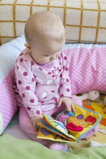 Choosing the right books for baby and toddlers - Ask these 4 easy questions